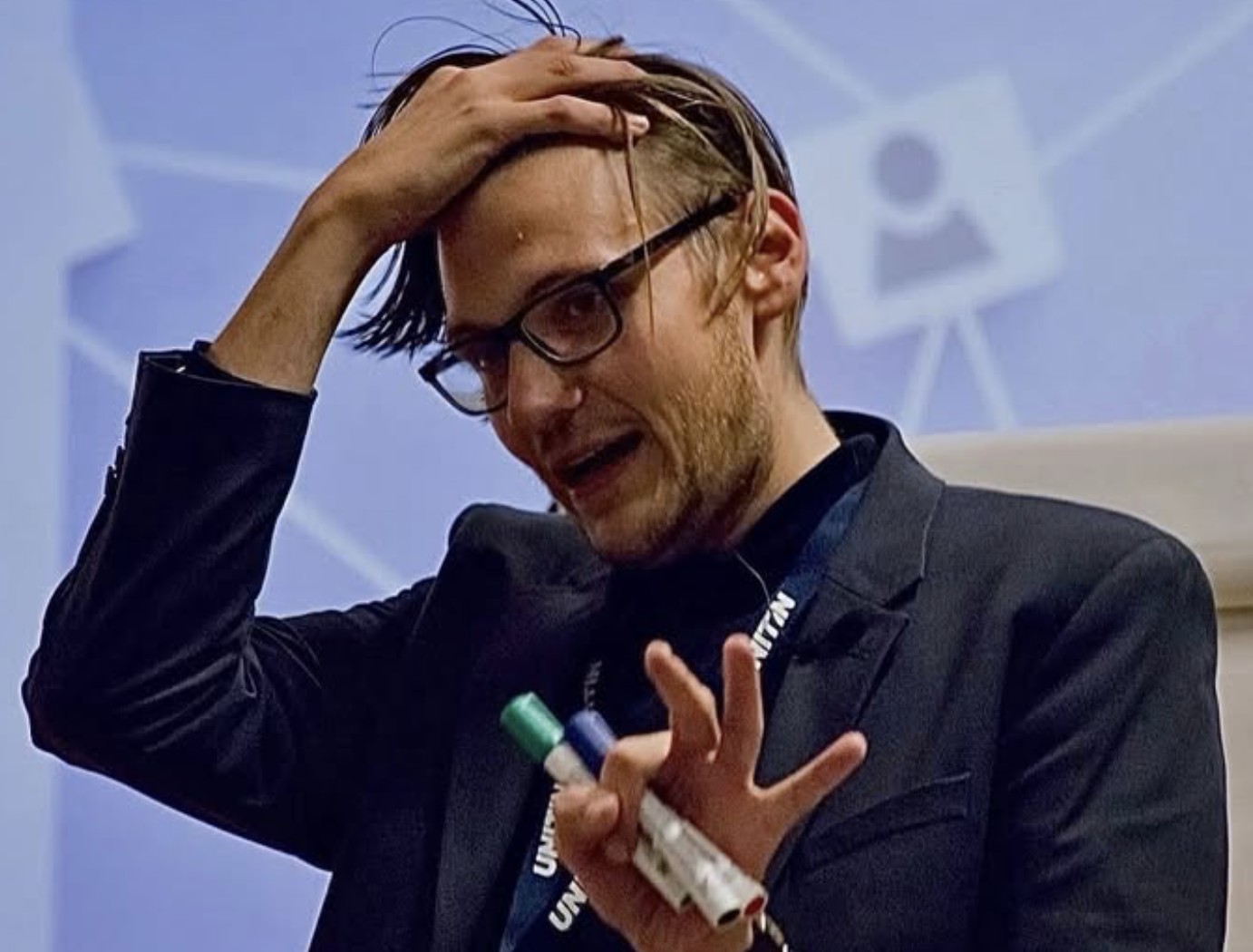 Mr. Miha Andrič in discussion with participants